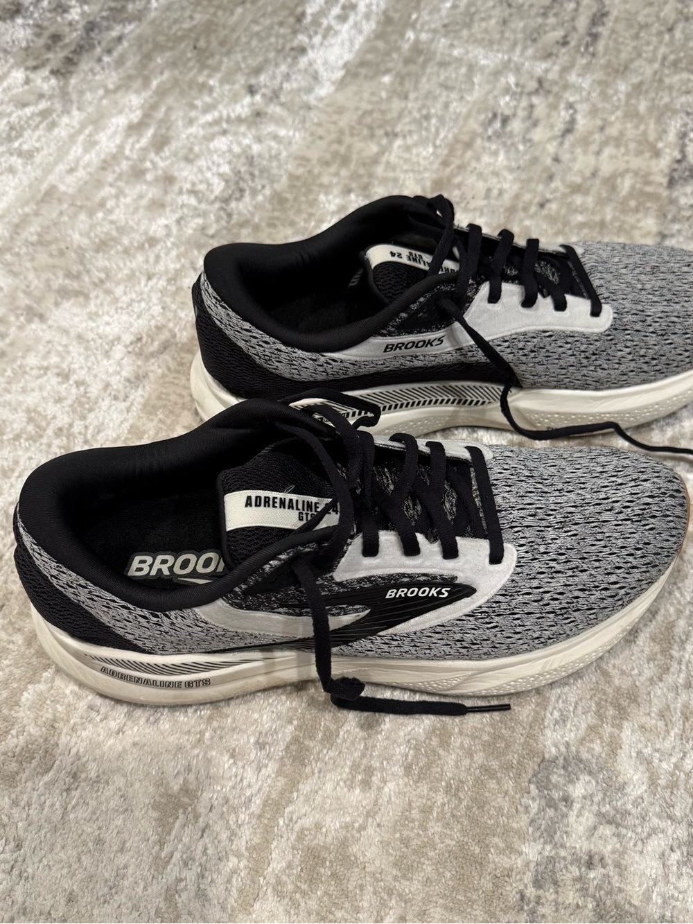 Brooks Adrenaline GTS Running Shoes in Black and Gray